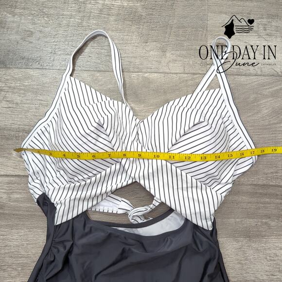Eomenie Cross Front Cut Out One Piece Swimsuit Size XL - Picture 4 of 6